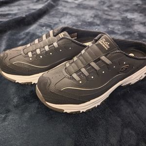 Skechers Navy&White size 10 women's memory foam D'lites